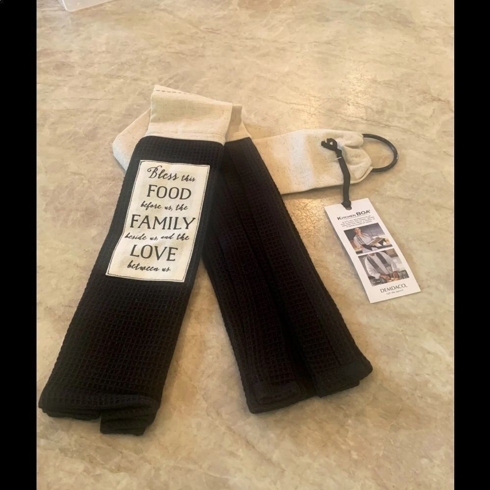 Kitchen Towel Boa. NWT